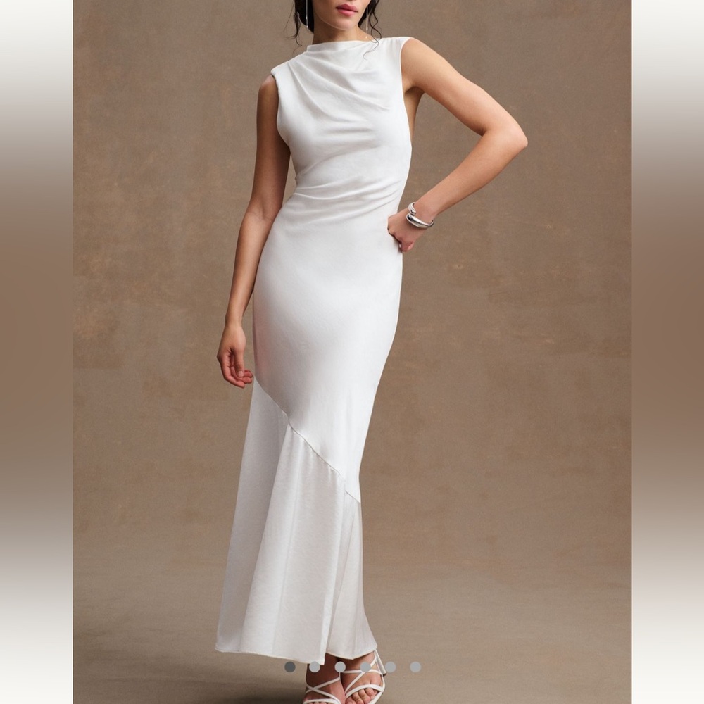 Elegant White Sleeveless Wedding Dress